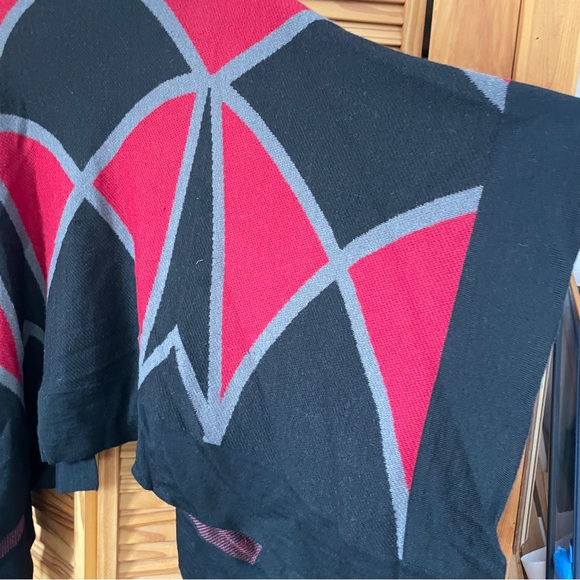 Intiwara Alpaca Red and Black Women's Shrug Poncho Free Size - Picture 7 of 7
